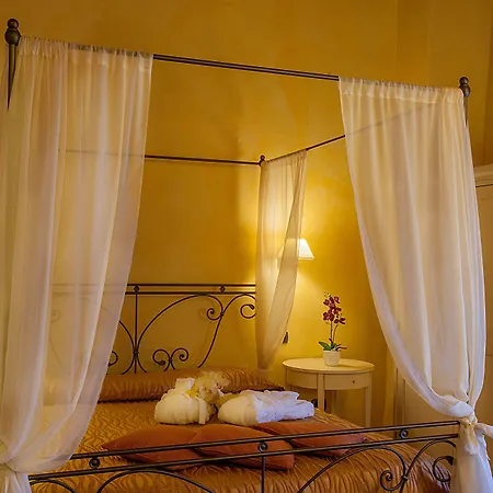 Borgo Sant'ippolito Country מלון