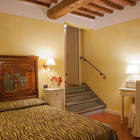 Borgo Sant'ippolito Country מלון