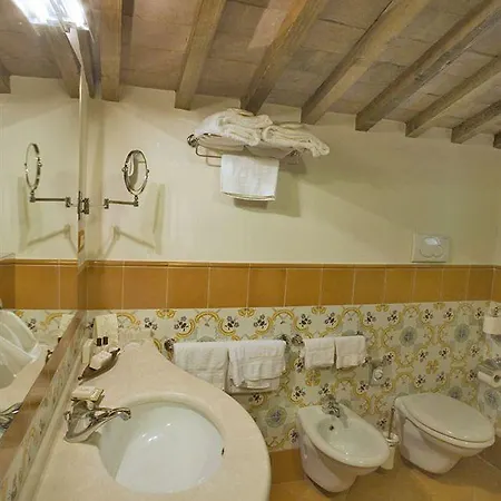 מלון Borgo Sant'ippolito Country