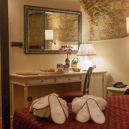 Borgo Sant'ippolito Country מלון Ginestra Fiorentina